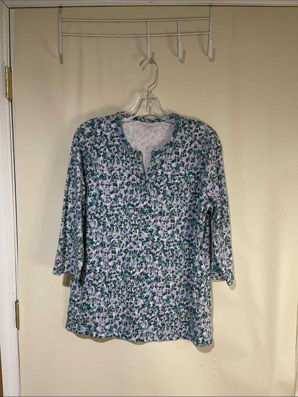NWOT L.L. Bean Green and White Floral Split-Neck Long 3/4 Sleeve Knit, Tee